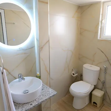 Adi-vera Apartment *